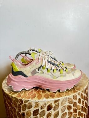 Sorel Pink Cream Kinetic Breakthru Tech Lace Sneakers size 7.5